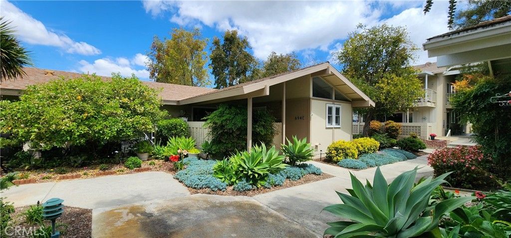 694 Avenida Sevilla C, Laguna Woods, CA 92637