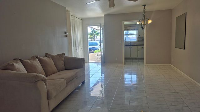 2805 Crosley Drive E Apt E, West Palm Beach, FL 33415