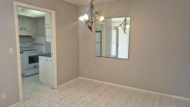 2805 Crosley Drive E Apt E, West Palm Beach, FL 33415