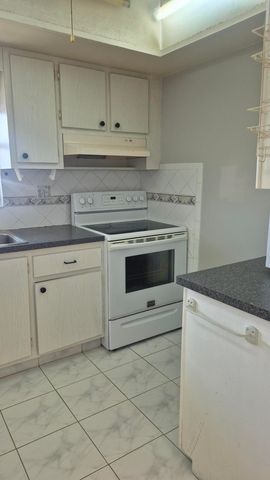 2805 Crosley Drive E Apt E, West Palm Beach, FL 33415