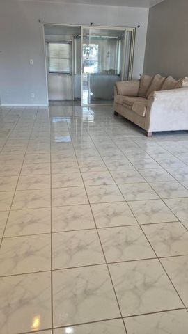 2805 Crosley Drive E Apt E, West Palm Beach, FL 33415