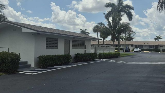 2805 Crosley Drive E Apt E, West Palm Beach, FL 33415