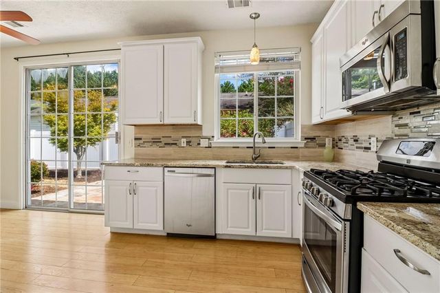 213 W Oaks Place, Woodstock, GA 30188
