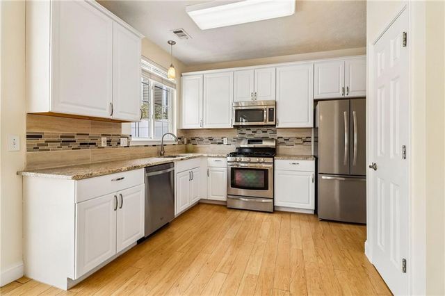 213 W Oaks Place, Woodstock, GA 30188