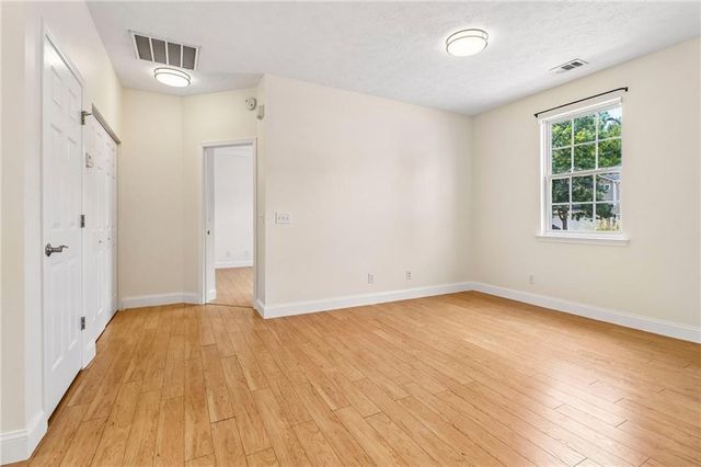 213 W Oaks Place, Woodstock, GA 30188