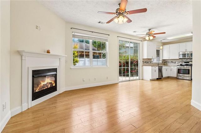 213 W Oaks Place, Woodstock, GA 30188