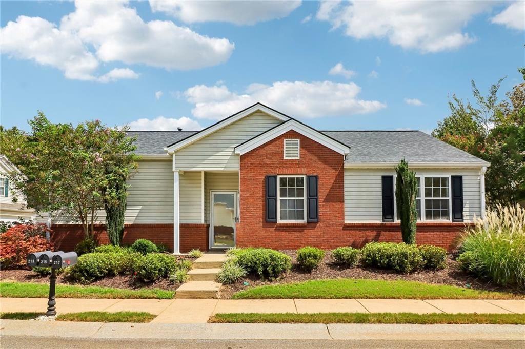 213 W Oaks Place, Woodstock, GA 30188