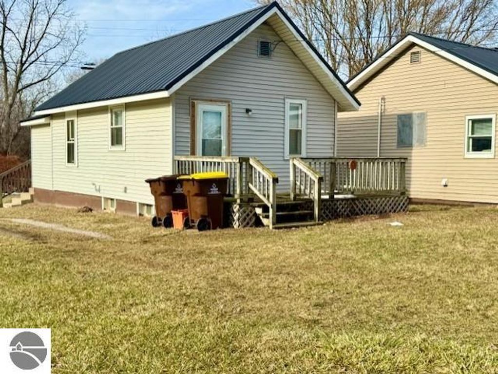 Image 1 of property listing at 346 N Grover Street, Alma, MI 48801