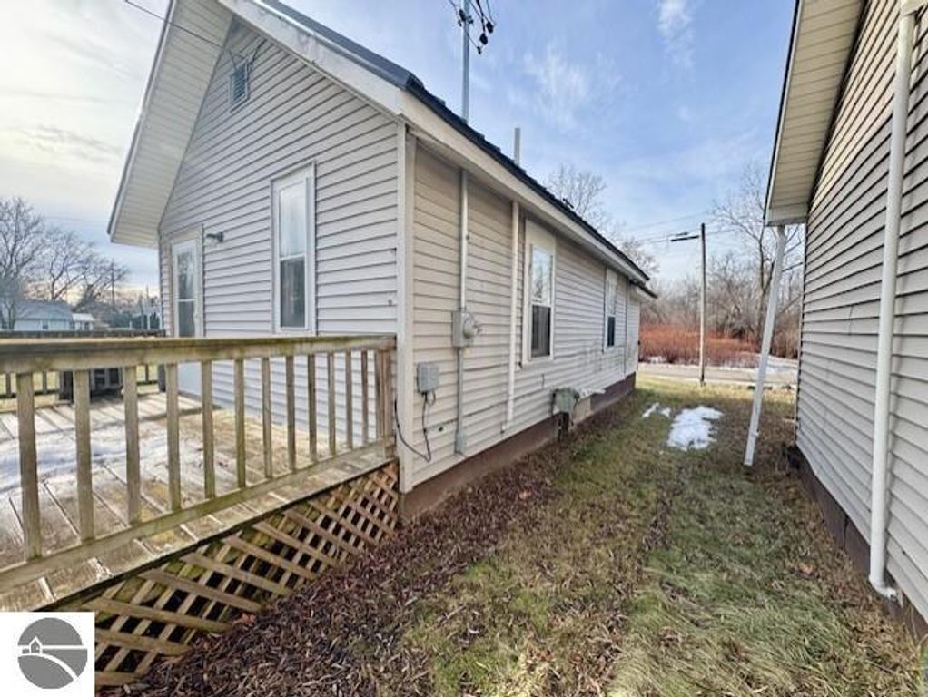 Image 10 of property listing at 346 N Grover Street, Alma, MI 48801