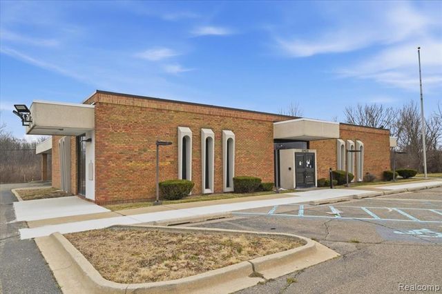 10421 Middlebelt Road, Romulus, MI 48174