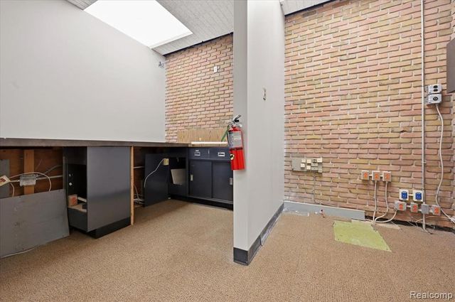 10421 Middlebelt Road, Romulus, MI 48174
