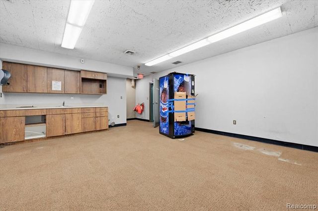 10421 Middlebelt Road, Romulus, MI 48174