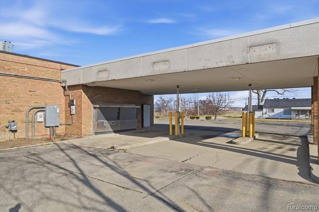 10421 Middlebelt Road, Romulus, MI 48174