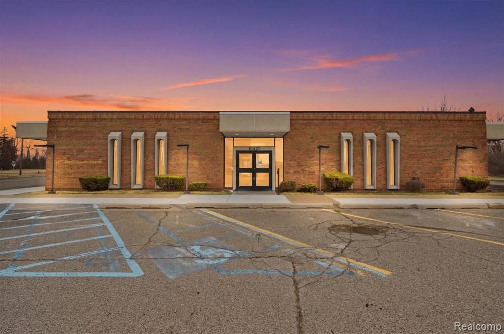 10421 Middlebelt Road, Romulus, MI 48174