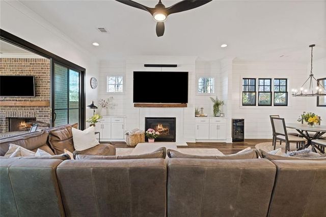 2882 Alston SE Drive, Atlanta, GA 30317