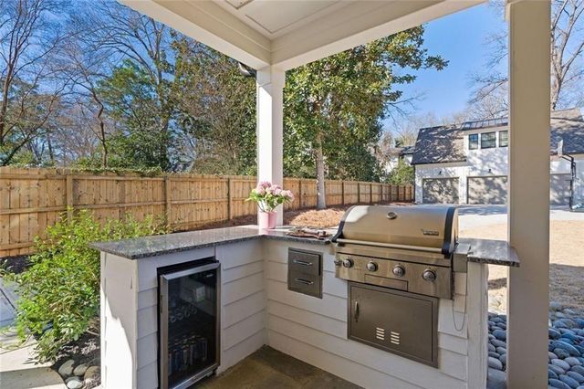 2882 Alston SE Drive, Atlanta, GA 30317