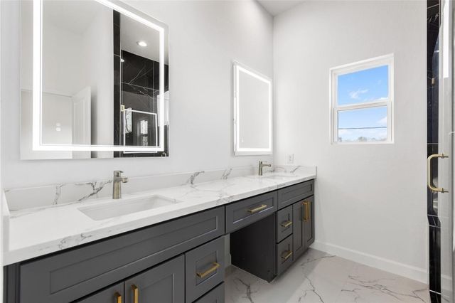 7330 Saint Lo Road B, Houston, TX 77033