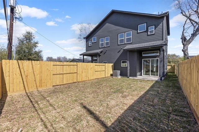 7330 Saint Lo Road B, Houston, TX 77033