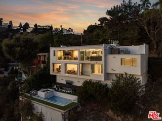 8620 Hillside Avenue, West Hollywood, CA 90069