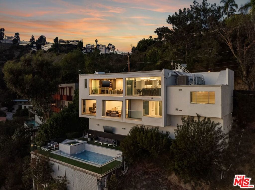 8620 Hillside Avenue, West Hollywood, CA 90069 — exterior