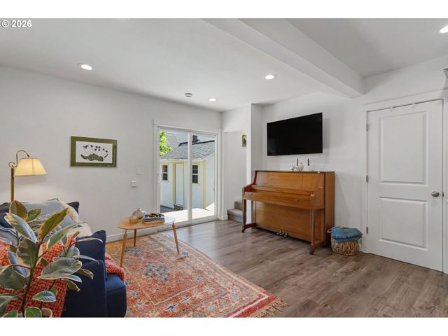 8800 Ne COUCH St, Portland, OR 97220