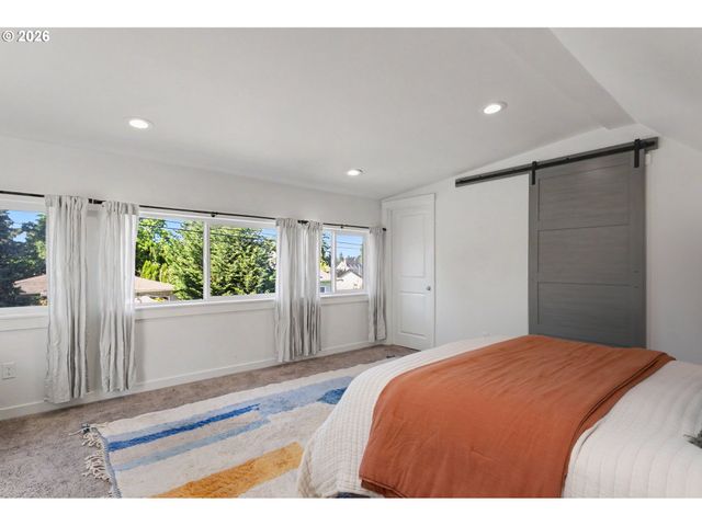 8800 Ne COUCH St, Portland, OR 97220