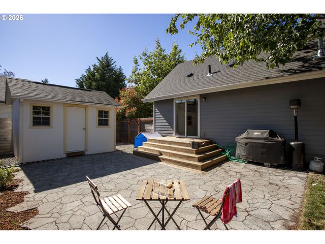 8800 Ne COUCH St, Portland, OR 97220