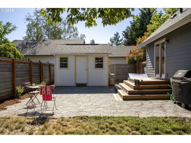 8800 Ne COUCH St, Portland, OR 97220