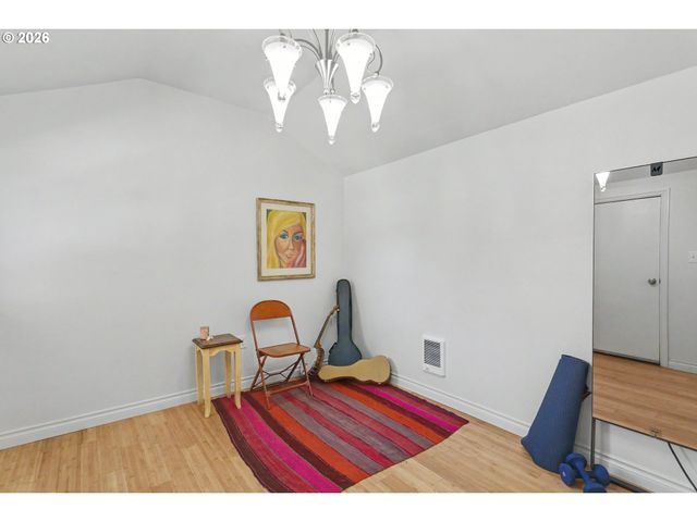 8800 Ne COUCH St, Portland, OR 97220