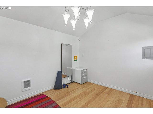 8800 Ne COUCH St, Portland, OR 97220