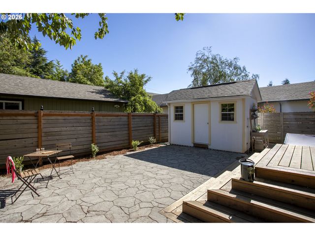 8800 Ne COUCH St, Portland, OR 97220