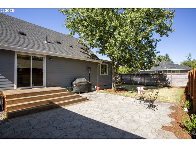 8800 Ne COUCH St, Portland, OR 97220