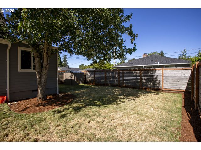8800 Ne COUCH St, Portland, OR 97220