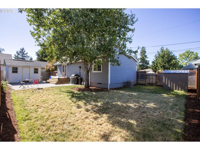 8800 Ne COUCH St, Portland, OR 97220