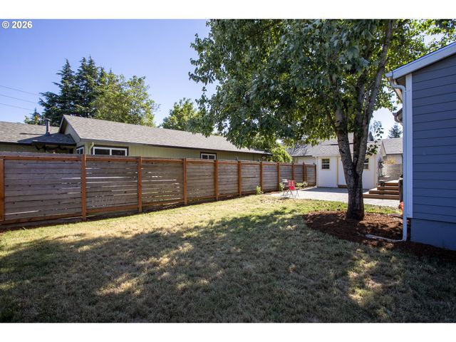 8800 Ne COUCH St, Portland, OR 97220