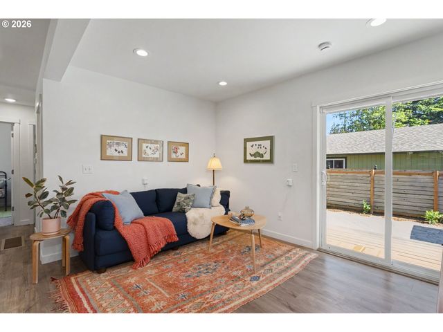 8800 Ne COUCH St, Portland, OR 97220