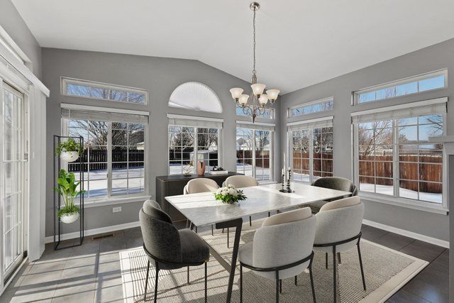 1804 Thornapple Way, Aurora, IL 60504