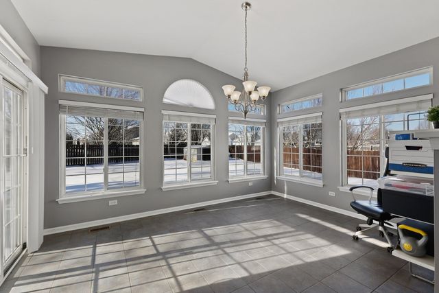 1804 Thornapple Way, Aurora, IL 60504