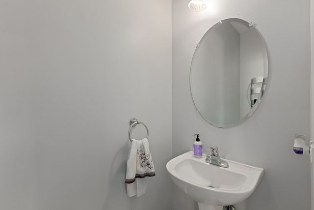 1804 Thornapple Way, Aurora, IL 60504