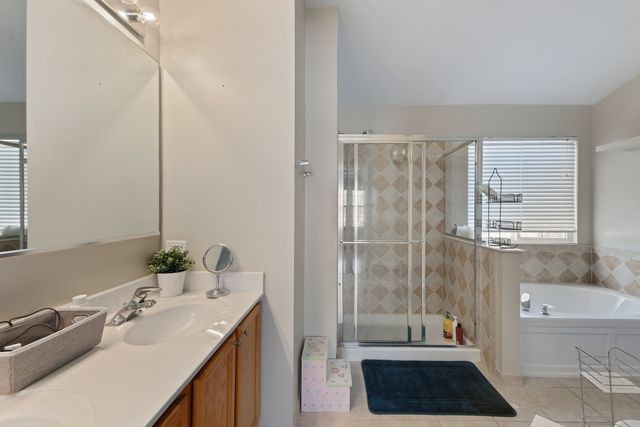 1804 Thornapple Way, Aurora, IL 60504