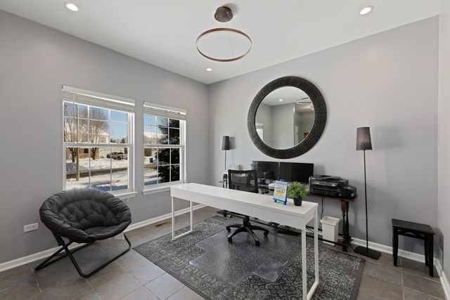 1804 Thornapple Way, Aurora, IL 60504