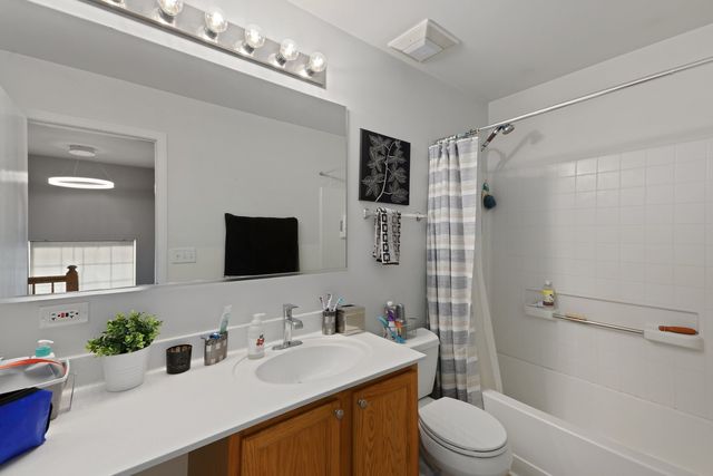 1804 Thornapple Way, Aurora, IL 60504