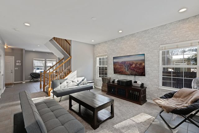 1804 Thornapple Way, Aurora, IL 60504