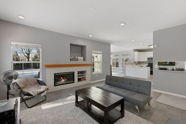 1804 Thornapple Way, Aurora, IL 60504