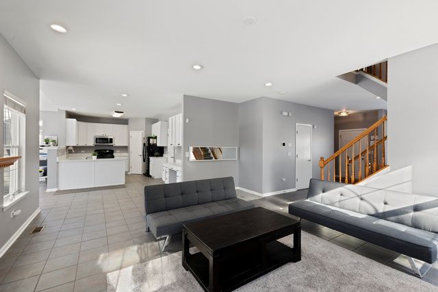 1804 Thornapple Way, Aurora, IL 60504