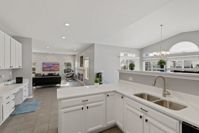 1804 Thornapple Way, Aurora, IL 60504