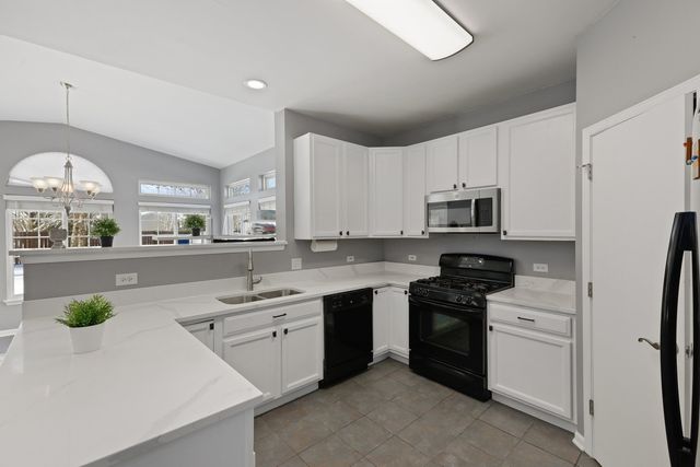 1804 Thornapple Way, Aurora, IL 60504