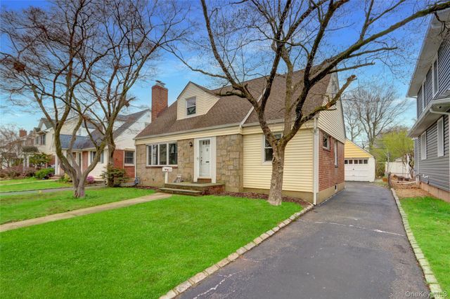 892 Bryant Avenue, New Hyde Park, NY 11040