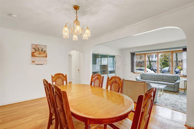 892 Bryant Avenue, New Hyde Park, NY 11040