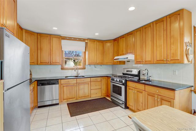 892 Bryant Avenue, New Hyde Park, NY 11040